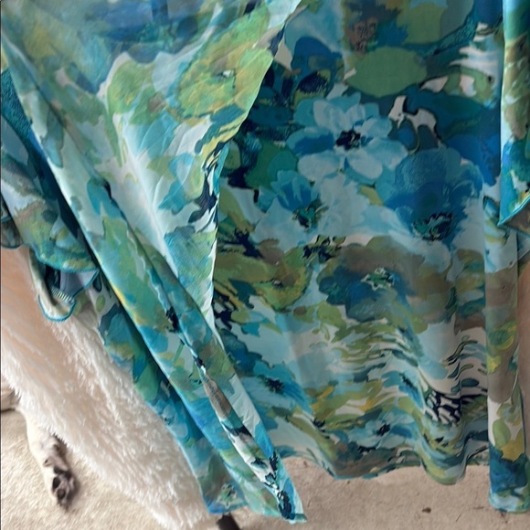 Elegant Blue Floral Women's Blouse - Picture 4 of 5